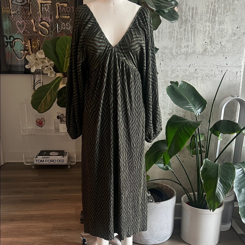 Zara Olive Green V-Neck Midi Dress with Subtle Stripe